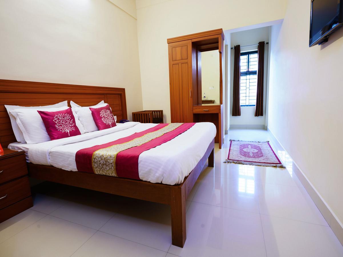 Oyo 9404 Hotel White Fort Манантавади Екстериор снимка