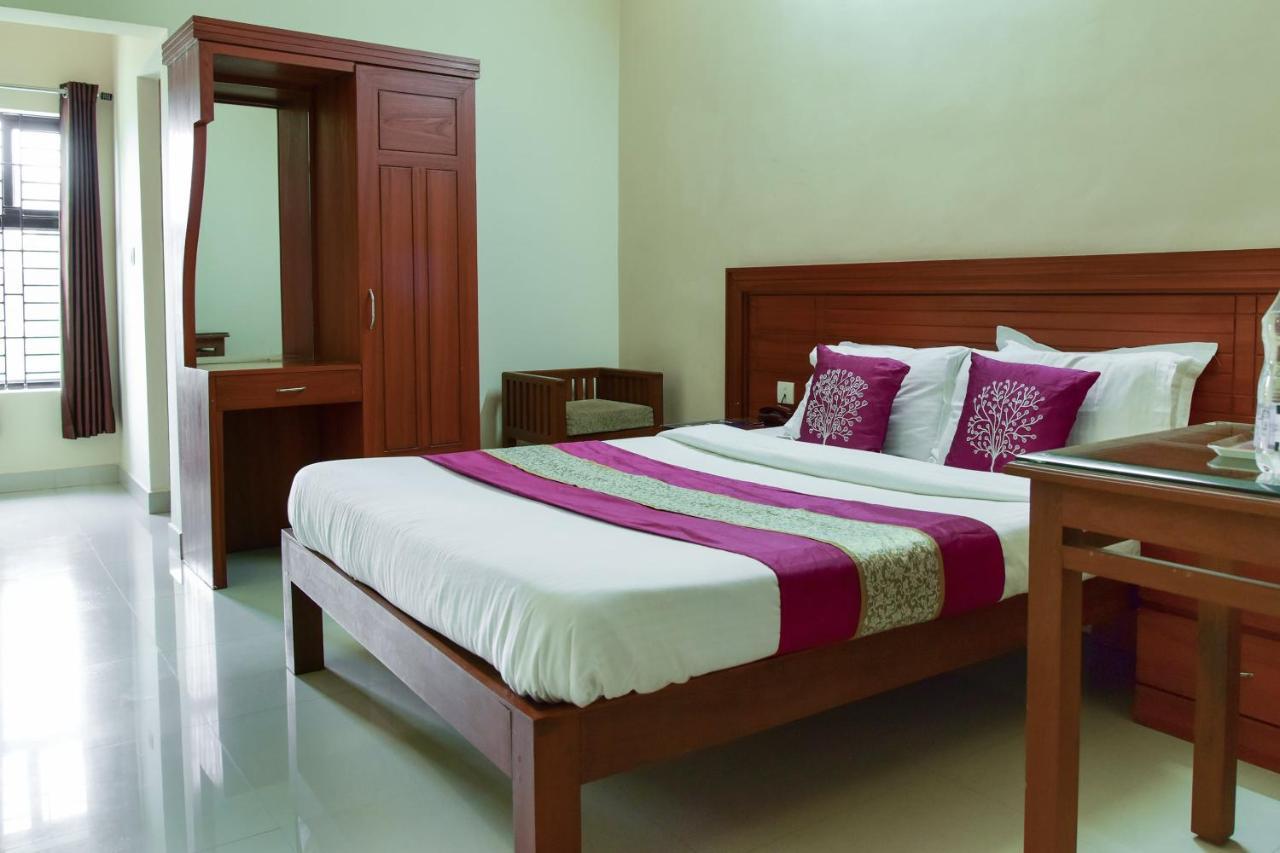 Oyo 9404 Hotel White Fort Манантавади Екстериор снимка